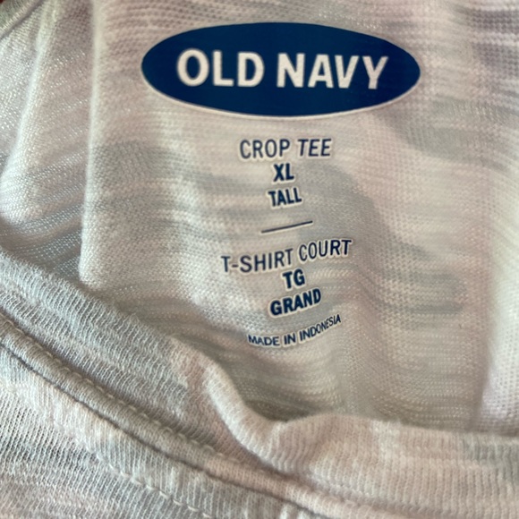 🌟FREE WITH PURCHASE🌟 Old Navy cropped tees (2 tees included) - Picture 4 of 7